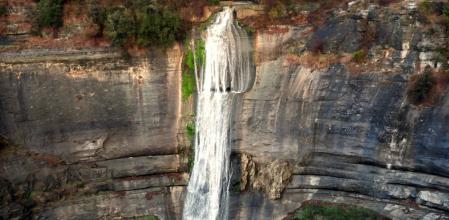 Renace la cascada del Salt del Cabrit tras las últimas lluvias de marzo.