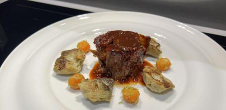 Prepara la paletilla de cordero deshuesada con sobrasada y miel más deliciosa de Miquel Antoja