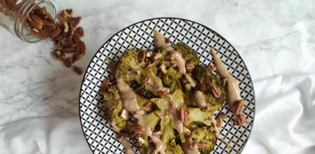 Descubre el sabor del brócoli con esta receta con salsa de miso y nueces pecanas