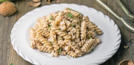 Fusilli con peras y salsa de nueces, la pasta vegetariana que te enamorará