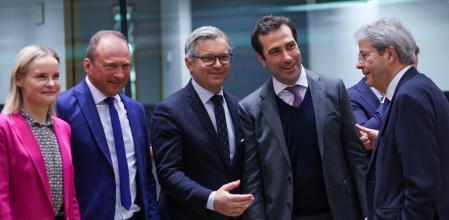 Brussels (Belgium), 11/03/2024.- (L-R) Finland's Finance Minister Riikka Purra, Luxembourg Finance Minister Gilles Roth, Austrian Finance Minister Magnus Brunner, Spain's Minister of Economy, Trade and Business Carlos Cuerpo and European Commissioner in charge of Economy Paolo Gentiloni at the start of an Eurogroup finance ministers meeting in Brussels, Belgium, 11 March 2024. (Bélgica, Finlandia, Luxemburgo, España, Bruselas, Luxemburgo) EFE/EPA/OLIVIER HOSLET