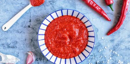 Las 6 salsas y patés para 'dippear' que llevarán tus aperitivos a otro nivel