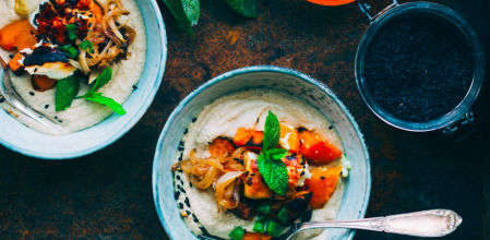 Hummus cremoso con calabaza y feta horneadas, la receta más otoñal que probarás