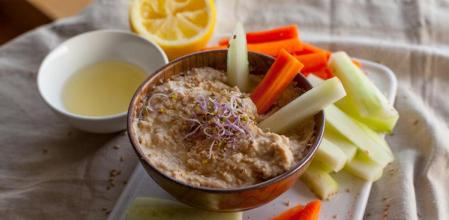 Hummus de judía mungo, un entrante rico y saludable