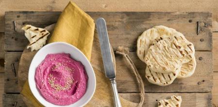 La receta definitiva de hummus de remolacha