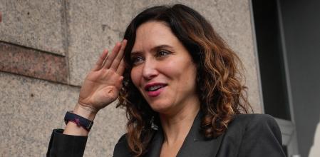 GRAFCAT1213. BARCELONA (ESPAÑA), 12/03/2024.-La presidenta de la Comunidad de Madrid, Isabel Díaz Ayuso en su legada a la cuarta edición de los premios Héroes de Tabarnia,donde participa en un acto junto en el presidente de esta plataforma, Albert Boadella.EFE/ Enric Fontcuberta