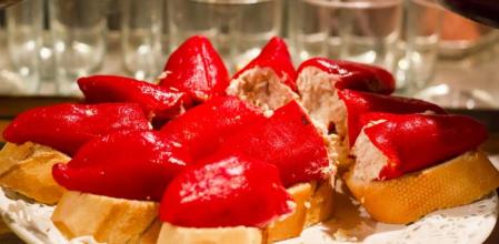 Pimientos del piquillo rellenos de atún