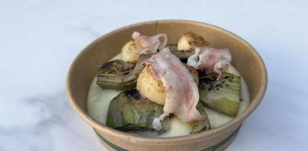 La receta de alcachofas del Prat con vieiras, patata y panceta ibérica de Miquel Antoja