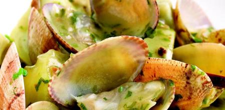 Triunfa con esta receta de alcachofas guisadas con almejas