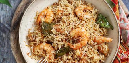 Sorprende a tus invitados con esta aromática receta de arroz basmati con langostinos
