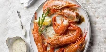 Prepara unos langostinos con mojo de estragón con esta exquisita receta