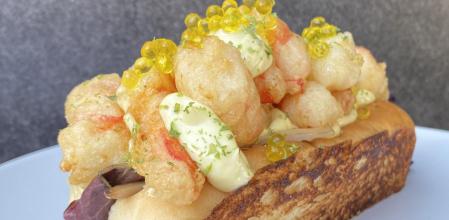 Brioche con langostinos en tempura y mayonesa de wasabi: una receta de Miquel Antoja