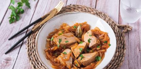 Atún encebollado, la tradicional receta de la cocina de Cádiz