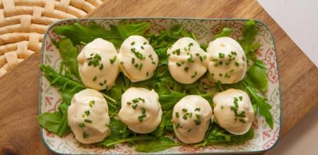 Cómo hacer huevos rellenos de la abuela, una receta nutritiva y económica