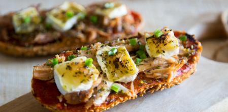 Cómo hacer paninis de atún y tomate