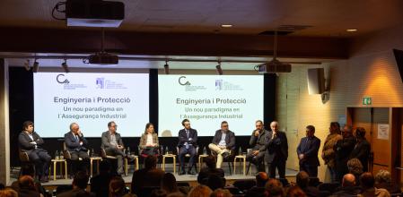 Imagen de la mesa redonda del evento sobre seguros industriales