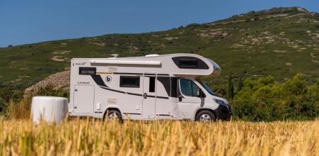 En el mercado existen diversos tipos de autocaravanas: una de ellas son las perfiladas, como de la imagen&nbsp;&nbsp;