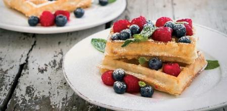 Gofres con frutas del bosque, un postre muy fácil de preparar