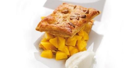 Cómo hacer un delicioso hojaldre con melocotón de viña y helado de vainilla