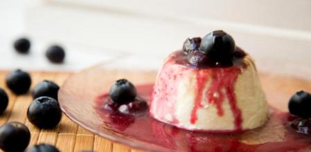La receta de panna cotta con arándanos más sencilla y rápida