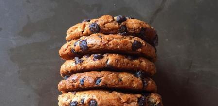 Cómo preparar estas deliciosas galletas (con chispitas de chocolate)