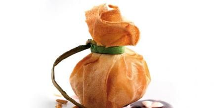 Disfruta de estos saquitos de pasta brick con foie y compota de piñones