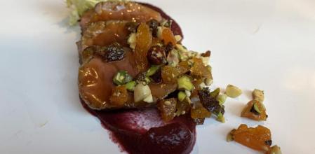 Así se prepara un puré de berenjena ahumada y remolacha