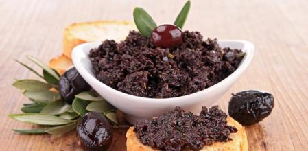 La receta de tapenade u olivada ideal para tus ensaladas o pescados