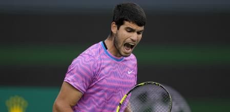 Carlos Alcaraz celebra su victoria sobre Jannik Sinner, esta madrugada en Indian Wells