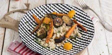 Quinoa con verduras asadas para una cena ligera y nutritiva