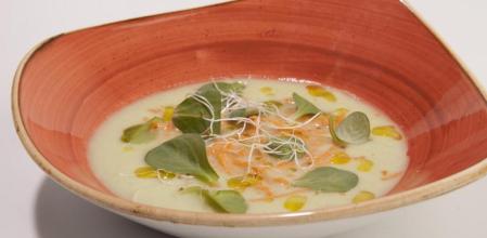 Refréscate con esta receta de sopa de pepino