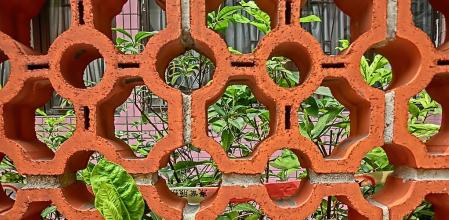 El cobogó consiste en estructuras con huecos que dejan pasar la luz y el aire.