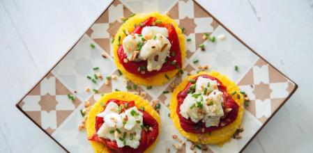 Aprende a preparar esta receta de polenta con bacalao y pimiento rojo asado