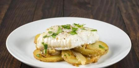 Bacalao con patatas: cómo hacer esta receta en el microondas