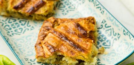 Disfruta de esta empanada de bacalao y pimientos verdes tanto fría como caliente