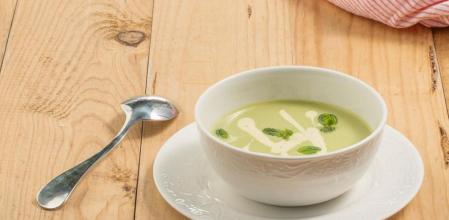Crema de guisantes al curry, una receta fresca y sabrosa