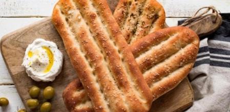 La receta para preparar un pan persa con labne casero