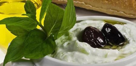 Tzatziki: receta de la salsa griega de yogur