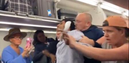 El hombre que agarró al pasajero era policía