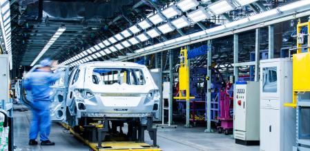 China bate su récord con 30,16 millones de vehículos fabricados en 2023, entre coches, autobuses y camiones