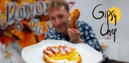 El bocadillo de panettone con torreznos, yogur de cabra y piparras de Gipsy Chef