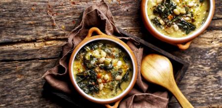 Prepara una reconfortante sopa al estilo 'ribollita' con esta receta