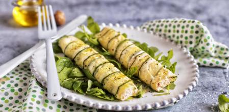 Canelones fríos de calabacín rellenos de atún y queso, una receta fácil y saludable