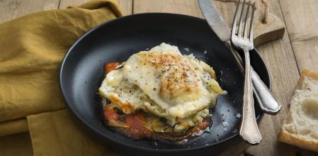 Prepara esta sabrosa receta de bacalao con patatas gratinado con bechamel