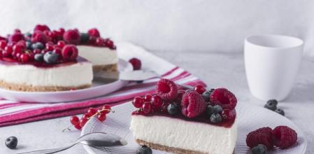 Cómo hacer esta deliciosa mousse de requesón con frutas del bosque