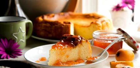 La receta más deliciosa de pastel de queso con mermelada de níspero