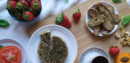 Cómo hacer un brunch con queso vegano a las finas hierbas
