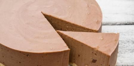 Cómo hacer un delicioso cheesecake de crema de cacao