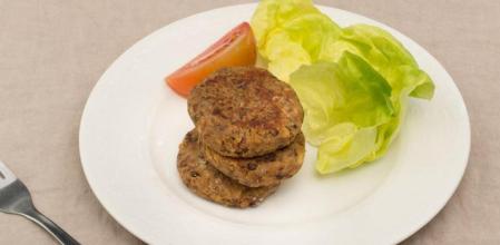 Una alternativa a la carne: hamburguesa de legumbres con queso