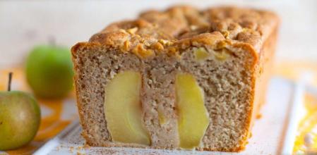 Cómo preparar un esponjoso bizcocho de manzana y espelta